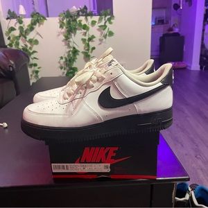 Nike air forces 1 size 9.5 white black low